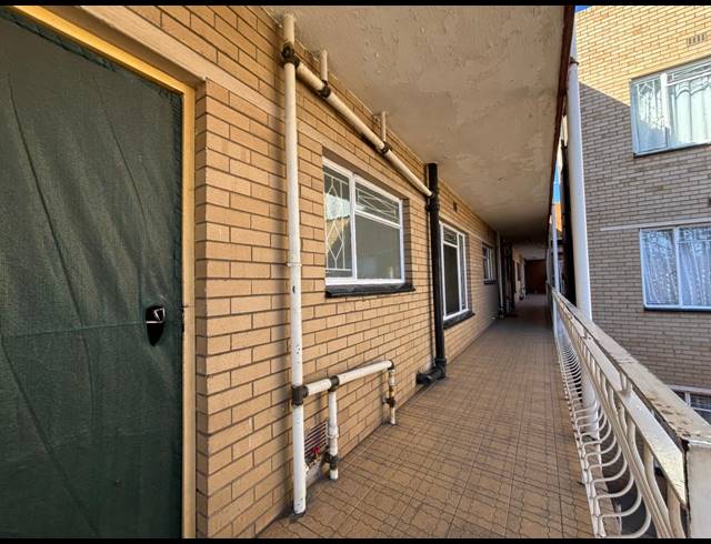 2 BEDROOM FLAT FOR SALE IN VEREENIGING CENTRAL